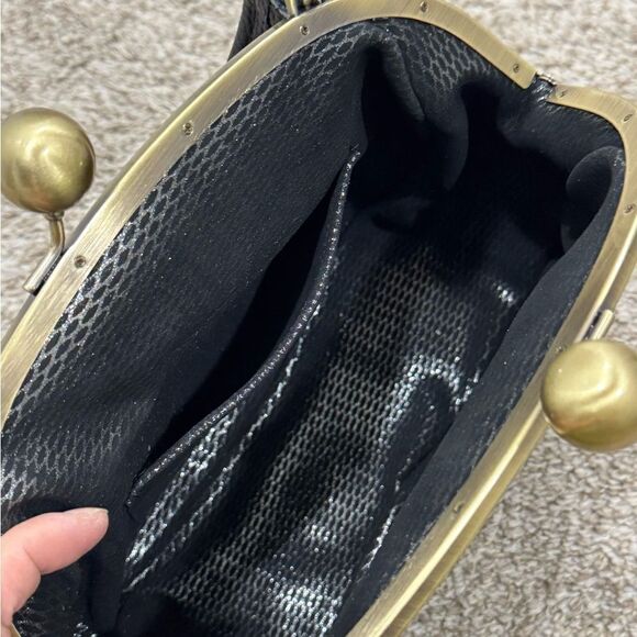 Hand-Tooled & Deer Texture Cowhide Handmade Kisslock Round Bag, Multi Use Style - Picture 16 of 16